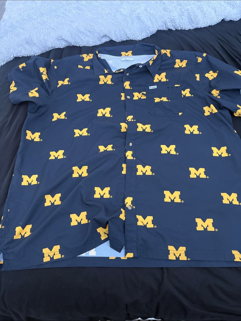 Columbia Navy Button-Up Shirt with Yellow 'M' Pattern